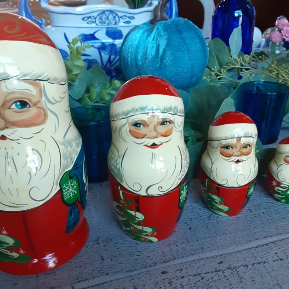 Nesting Santas & Tree, Signed & Holiday Message in what we guess to be Cyrillic. - Picture 11 of 12